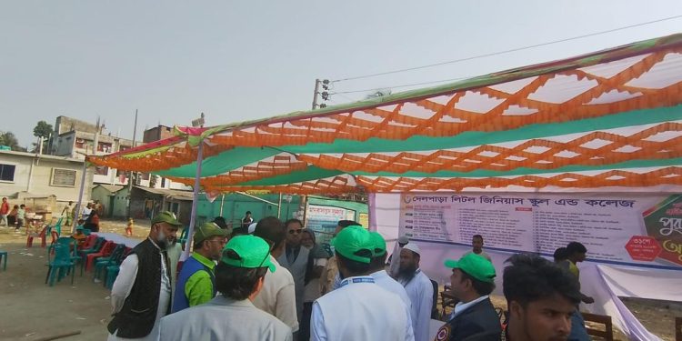 স্কুলে শিক্ষার্থীদের অর্থ বিতরণ: মনির কাসেমীকে দেড় লাখ টাকা জরিমানা