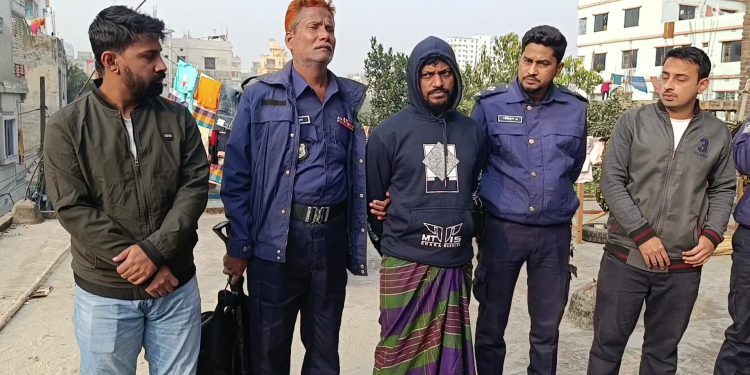 মাদক ও বিপুল পরিমাণ দেশীয় অস্ত্র সহ ফাইটার মনির গ্রেফতার