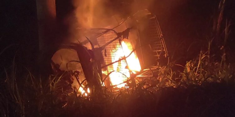 ঢাকা-চট্রগ্রাম মহাসড়কে দুই ডাকাত সদস্য আটক, সিএনজিতে আগুন