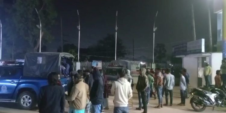 সোনারগাঁয়ে ডাকাতিকালে আট ডাকাত আটক 