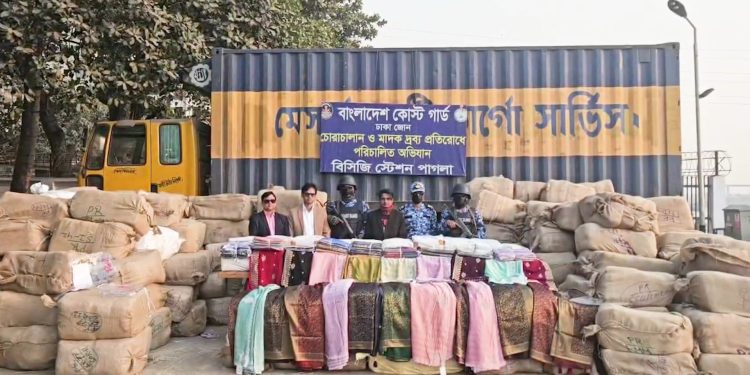 ফতুল্লায় ২০ কোটি টাকার ভারতীয় শাড়ি জব্দ, আটক ১