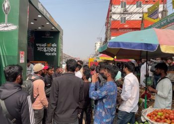 নারায়ণগঞ্জে এনসিপির ভোটের গাড়ি, গণভোটের পক্ষে প্রচারণা