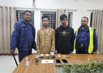 বন্দরে যৌথবাহিনীর অভিযানে ইয়াবা ও অস্ত্রসহ দুইজন আটক