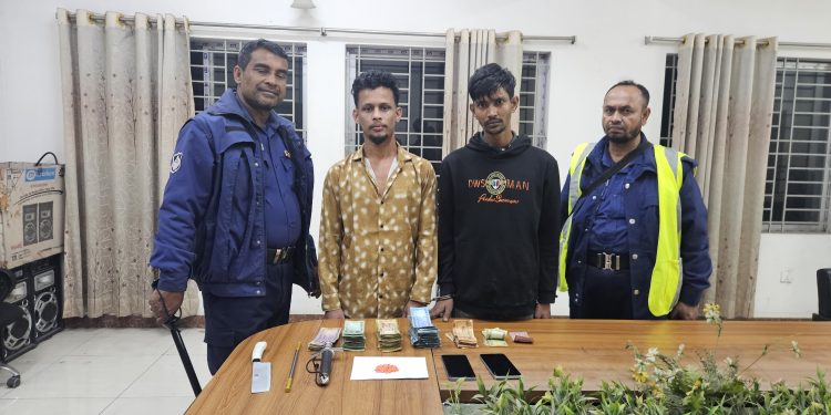 বন্দরে যৌথবাহিনীর অভিযানে ইয়াবা ও অস্ত্রসহ দুইজন আটক