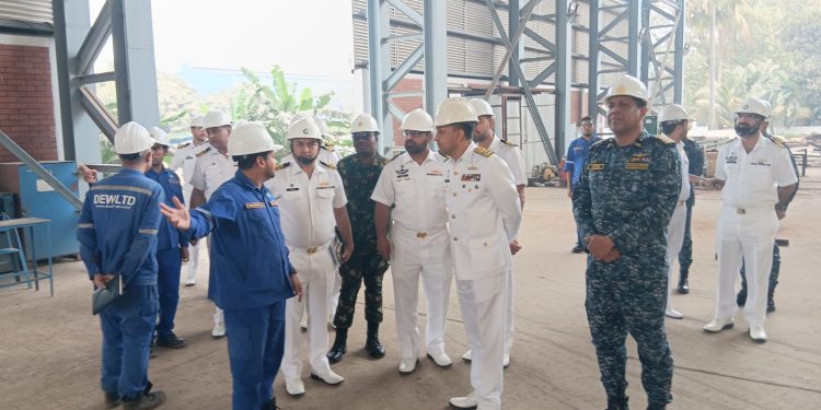 বন্দরে সোনাকান্দা ডকইয়ার্ড পরিদর্শনে পাকিস্তানি নৌ বাহিনীর প্রতিনিধি দল