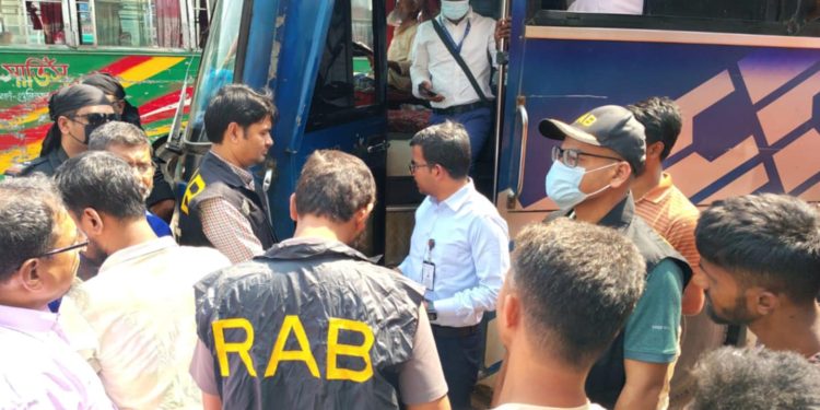 সিদ্ধিরগঞ্জে অতিরিক্ত ভাড়া আদায়ের অভিযোগে দুই পরিবহনকে জরিমানা