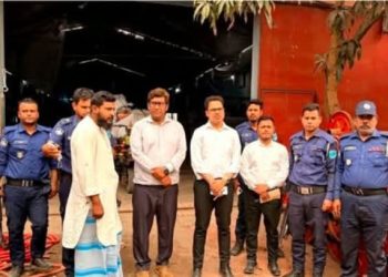 আড়াইহাজারে পরিবেশ দূষনের দায়ে দুই কারখানাকে জরিমানা