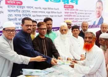 দুই হাজার অসহায়ের মাঝে রিয়াদ চৌধুরীর ঈদ উপহার