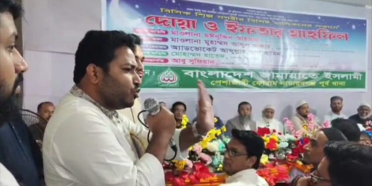 হাতেমকে ফ্যাসিস্টের দোসর বলায় এমপি আল আমিন অবরুদ্ধ করে বিক্ষোভ