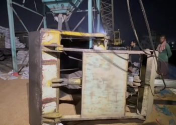 রূপগঞ্জে ক্রেনের তার ছিড়ে দুই শ্রমিক নি/হত