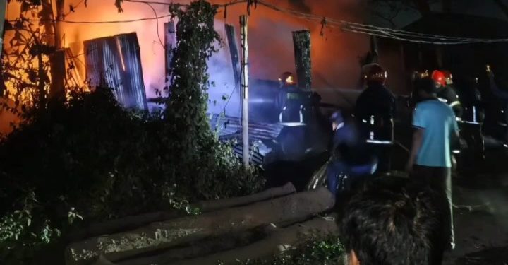 বন্দরে ঝুটের গোডাউনে আগুন
