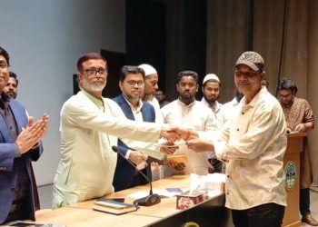 পরিচ্ছন্নতাকর্মীদের মাঝে প্রধানমন্ত্রীর নগদ অর্থ উপহার তুলে দিলেন সাখাওয়াত