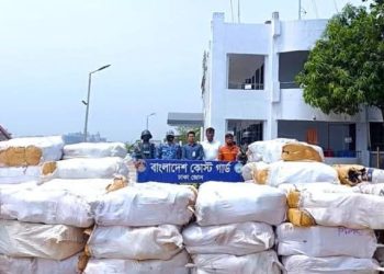 সোনারগায়ে ৩০০ কেজি নিষিদ্ধ পলিথিন জব্দ