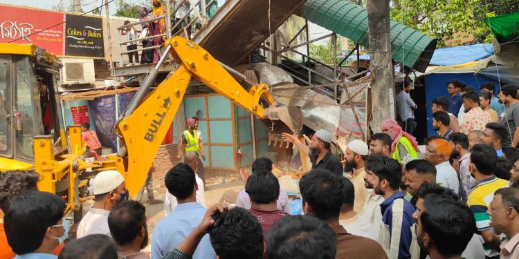 সোনারগাঁয়ে ৫ শতাধিক অবৈধ দোকানপাট উচ্ছেদ, জরিমানা ও কারাদন্ড 