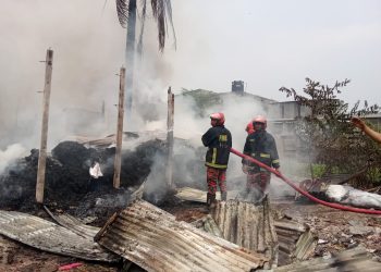 ফতুল্লায় জুটের গোডাউনে ভয়াবহ অগ্নিকাণ্ড