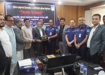 পুলিশের পক্ষ থেকে ট্রাফিক ব্যবস্থাপনায় বিকেএমইএ ও চেম্বার অব কমার্স’কে “বিশেষ সম্মাননা” প্রদান