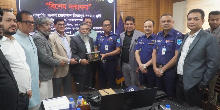পুলিশের পক্ষ থেকে ট্রাফিক ব্যবস্থাপনায় বিকেএমইএ ও চেম্বার অব কমার্স’কে “বিশেষ সম্মাননা” প্রদান
