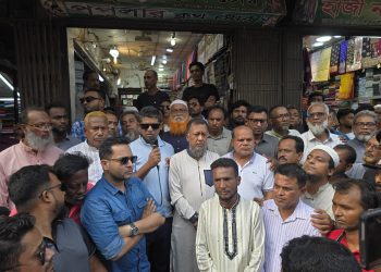 উচ্ছেদ অভিযানকারীদের সাথে বিশৃঙ্খলা করার এত সাহস কোথায় পান-হকারকে আশা