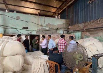 ফতুল্লায় মিটারে বিশেষ  চুম্বক বসিয়ে ডায়িং কারখানায় গ্যাস চুরি,অভিযানে জরিমানা