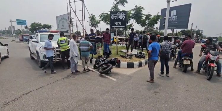 রুপগঞ্জে পূর্বাচলে মোটরসাইকেল প্রাইভেরকার সংঘর্ষে দুই শিক্ষার্থী নিহত