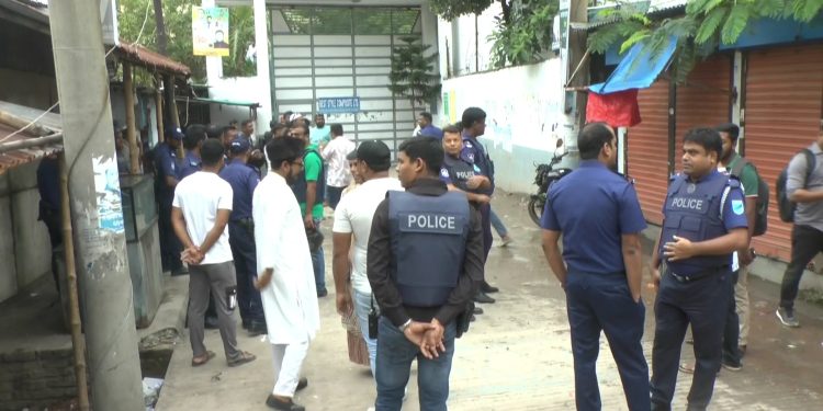 ফতুল্লায় গার্মেন্টসের ঝুট নামানোকে কেন্দ্র করে যুবদলের দুই গ্রুপের সং/ঘর্ষে ২ জন গু/লিবিদ্ধ