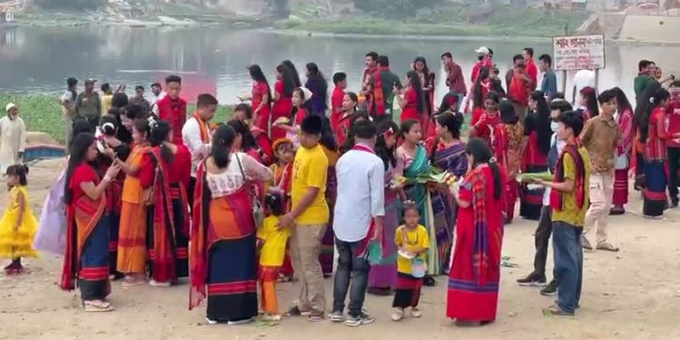 নারায়ণগঞ্জে প্রথমবারের মতো পালিত হলো পাহাড়ি জনগোষ্ঠির বিঝু উৎসব