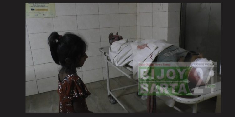 বন্দরে প্রকাশ্যে ড্রেজার ব্যবসায়ীকে কুপিয়ে হত্যা। 