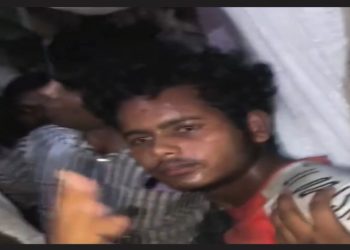 ফতুল্লার বক্তাবলীতে শিশু ধর্ষণের অভিযোগে এক কিশোরকে গনিপিটুনী, আরেকজনকে আটক