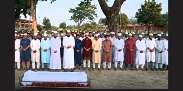 সোনারগায়ে পাওনা টাকার জন্য দাফন আটকে দিলেন পাওনাদার