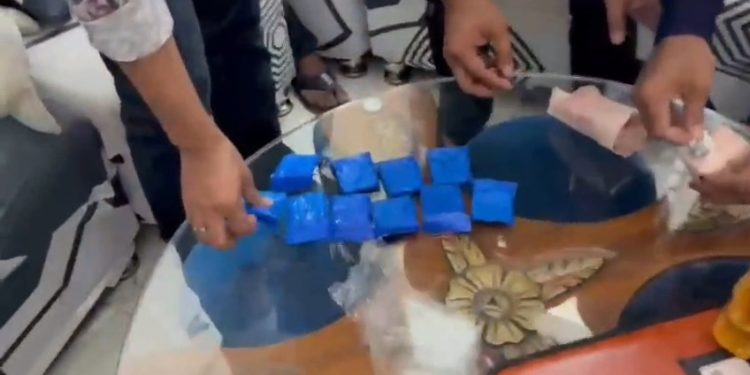 রুপগঞ্জে ৩ হাজার দুইশ পিছ ইয়াবা সহ গ্রেপ্তার ২