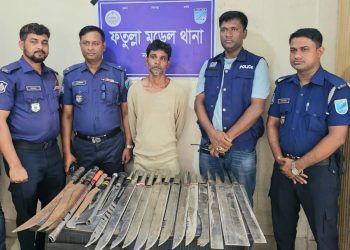 ফতুল্লায় বিপুল পরিমান দেশীয় অস্ত্র সহ রনি গ্রেপ্তার