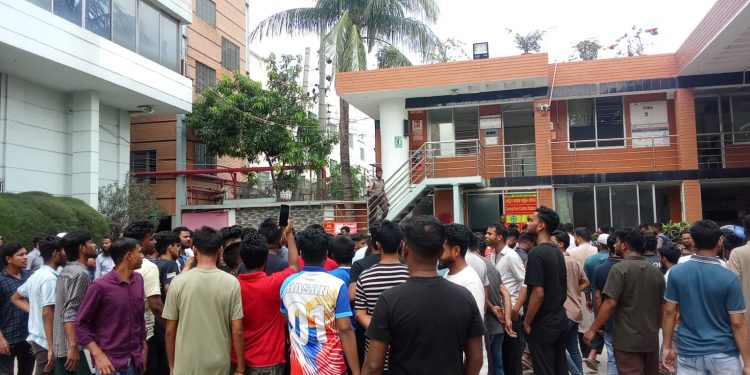 ফতুল্লায় পোশাক কারখানার স্টোররুমে এজিএমের ঝুলন্ত মরদেহ উদ্ধার