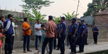 নারায়ণগঞ্জে পুলিশের ওপর হামলা চালিয়ে ৫ আসামি ছিনতাই