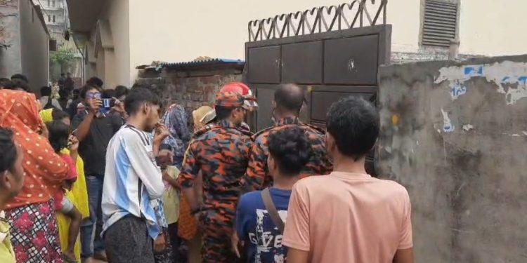 ফতুল্লায় গ্যাসের লাইনের লিকেজে বিস্ফোরণে একই পরিবারের ৪ জন দগ্ধ ‎