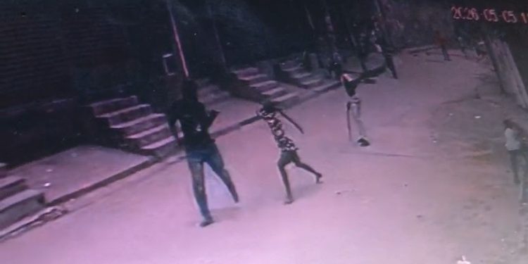 নারায়ণগঞ্জে র‍্যাবের অভিযানে হামলা, ৩ র‍্যাব সদস্যকে কুপিয়ে আহত