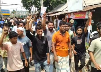 সোনারগাঁয়ে চাঁদা না পেয়ে অটোরিকশা চালক হত্যার প্রতিবাদে মহাসড়ক অবরোধ