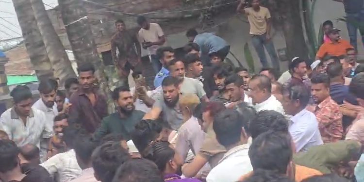 রুপগঞ্জে সেচ্ছাসেবকদলের দুই গ্রু’পের সংঘর্ষে আহত ১৫ ‎