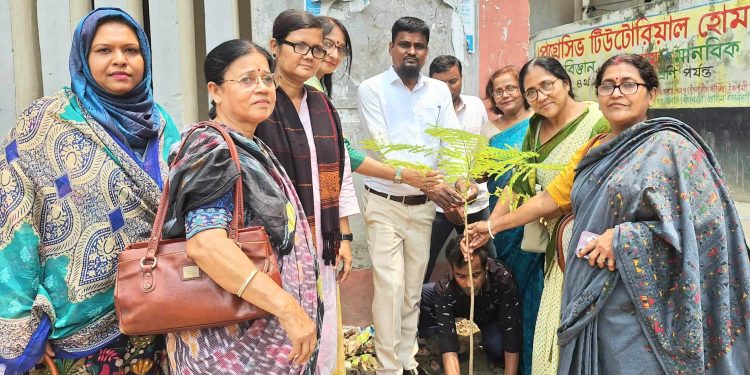 বিশ্ব পরিবেশ দিবসে না’গঞ্জে মহিলা পরিষদ’র বৃক্ষরোপণ
