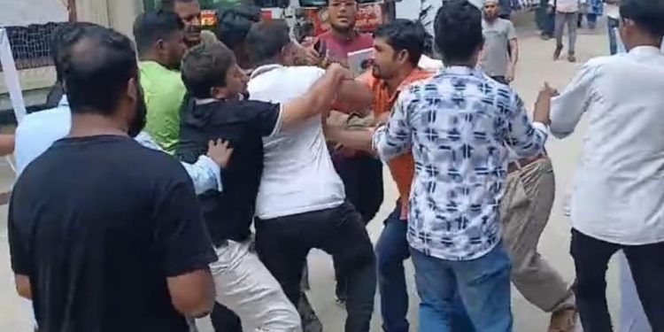 বিএনপি নেতা অকিলের উপর মারধরের অভিযোগ, বহিস্কার ৪ যুবদল নেতা