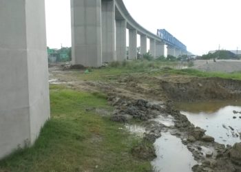 নারায়ণগঞ্জে পদ্মা সেতুর পিলারের নিচে মাটি কাটা বন্ধ করে দিয়েছে ডিসি