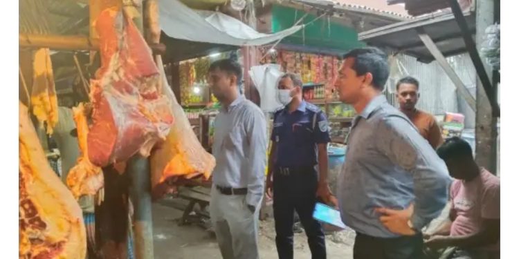 সোনারগায়ে মাংস দোকানীকে ভ্রাম্যমান আদালতে জরিমানা