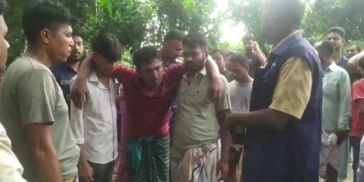 আড়াইহাজারে আসামিকে গ্রেফতারের সময় ডিবির তিনজনকে পিটিয়ে আহত