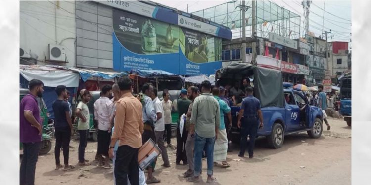 সোনারগাঁয়ে ফুটপাত দখল ও অবৈধ পার্কিংয়ের দায়ে ১৫ জন গ্রেফতার, ১৪ জনের কারাদণ্ড