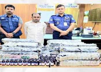 রুপগঞ্জে অবৈধ ১১০৭ বোতল স্কাফ সিরাপ সহ গ্রেপ্তার ১