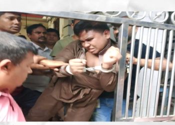 নারায়ণগঞ্জে মন্দিরে পূজার সময় উগ্রবাদী যুবকের হামলা ও ভাংচুর