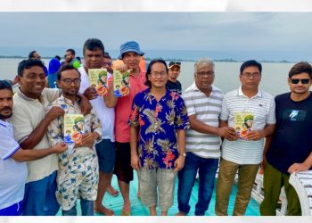 টাংগুয়ার হাওরে ‘জল হাওর একতারা’ কাব্যগ্রন্থের পাঠ-উন্মোচন