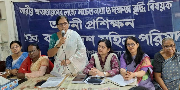 মহিলা পরিষদ’র উদ্যোগে তরুণীদের সচেতনতা ও দক্ষতা বৃদ্ধি বিষয়ক প্রশিক্ষণ