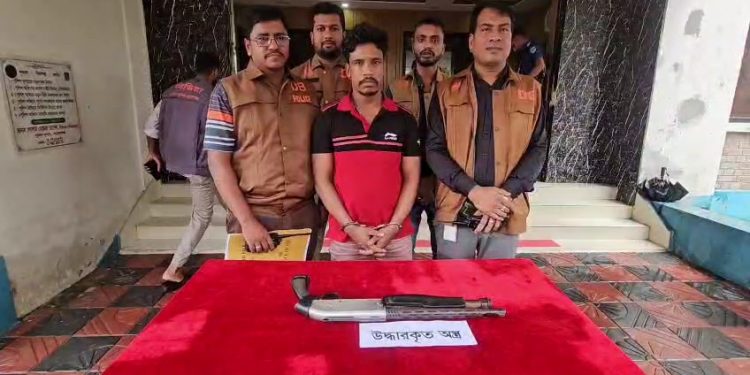বন্দরে বিদ্যুৎ কেন্দ্রে লুট হওয়া শর্টগান সহ ডাকাত গ্রেফতার
