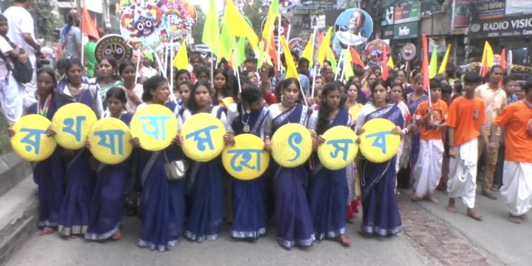 নারায়ণগঞ্জে উৎসব মুখর পরিবেশে শুরু হলো রথযাত্রা