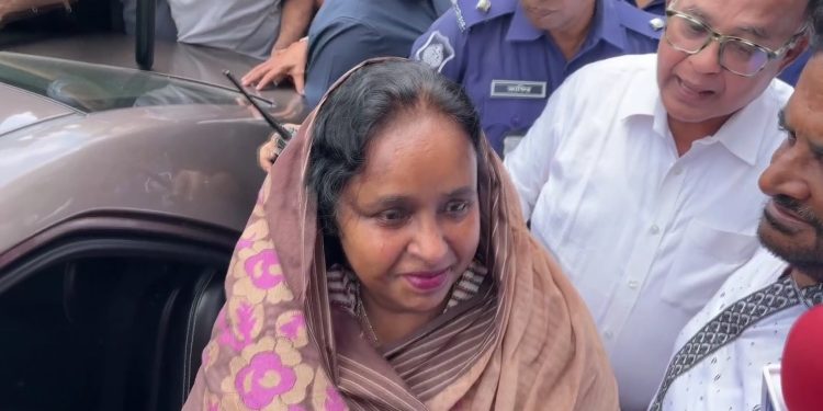 একটি মামলায় স্ব শরীরে আদালতে আইভীর হাজিরা